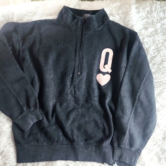 Queen of 🩷 Sweatshirt NEW - Picture 1 of 11
